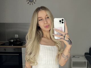 RoksanaAdams amateur show